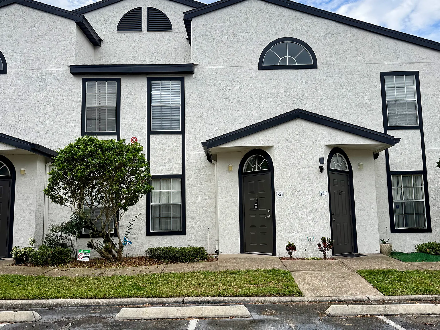 1613 Columbia Arms Cir — Photo 1