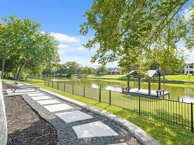 4703 Oxbow Cir W — Photo 44