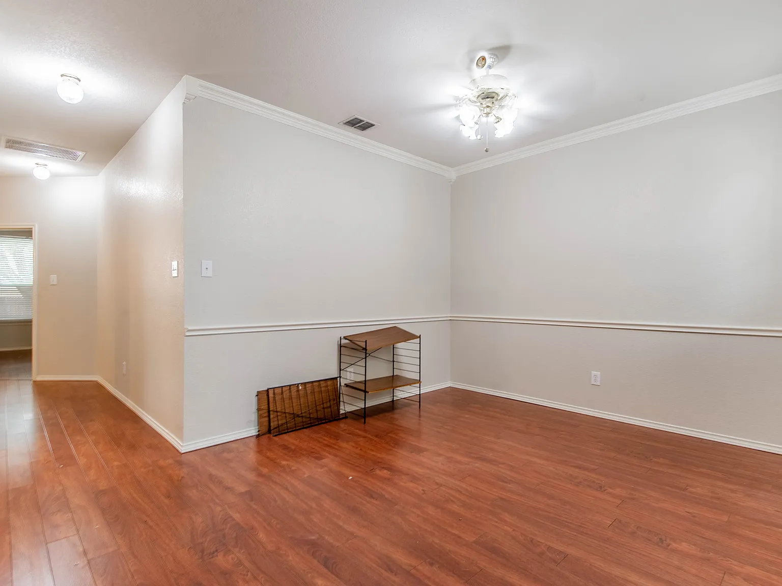 4 bed, 2.5 bath, 2308 sqft, $2,300 — Photo 3