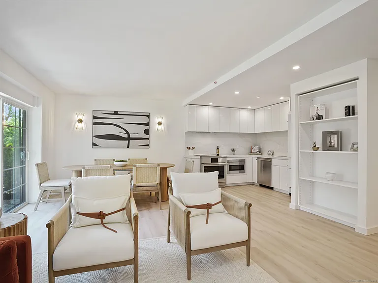 1188 King St #105 — Photo 18