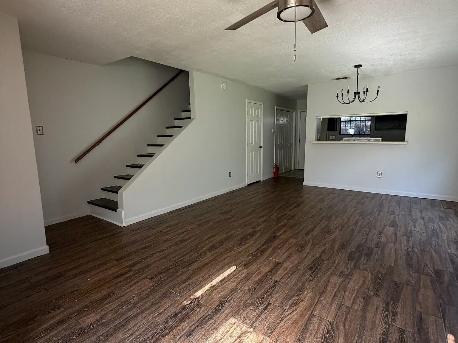 2 bed, 2.5 bath, 1160 sqft, $1,200 — Photo 1