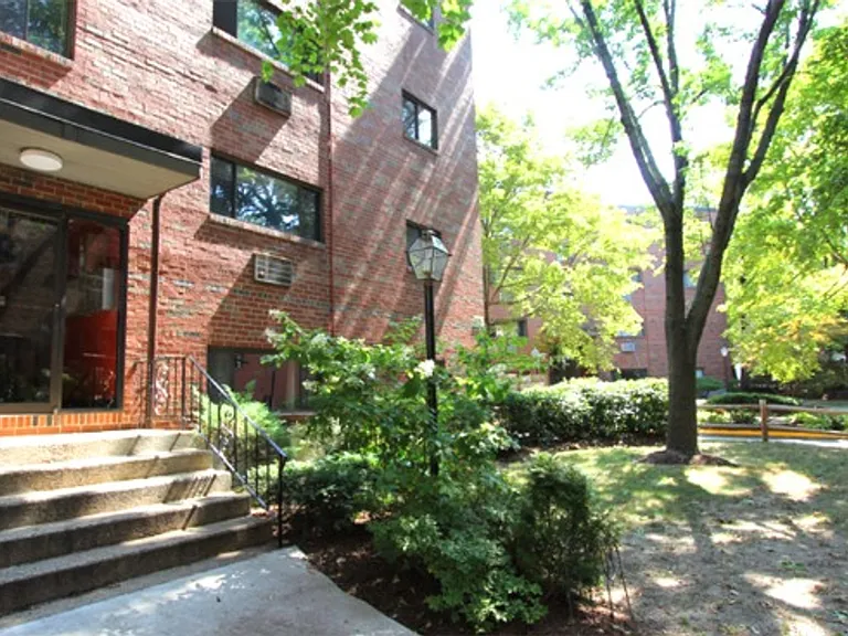 16 Riverside St #32 — Photo 6