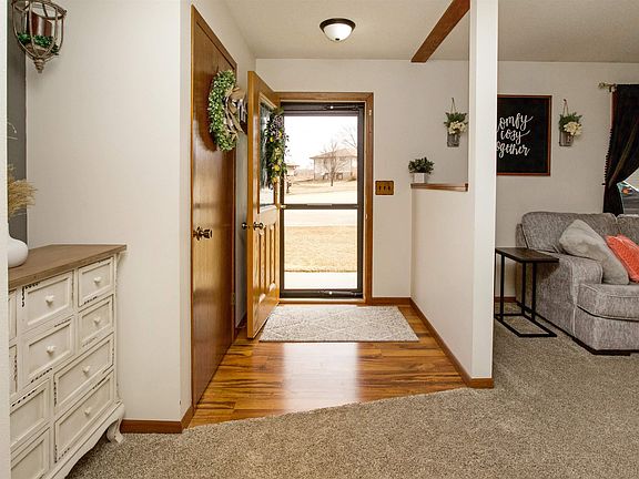 2nd image of 114 Sunset Cir
