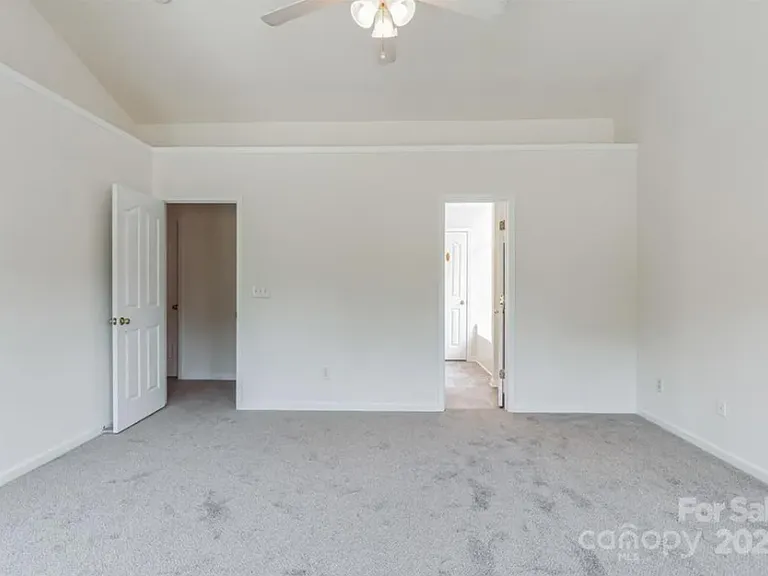 3840 Broadwater Ct — Photo 9