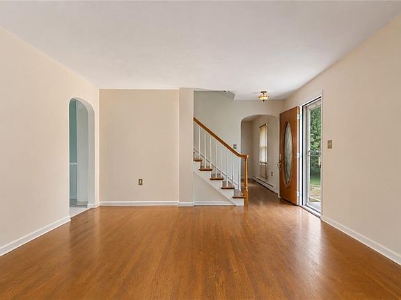 3rd image of 100 Stony Ln