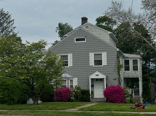 542 Quaker Ln S #2, West Hartford, CT 06110