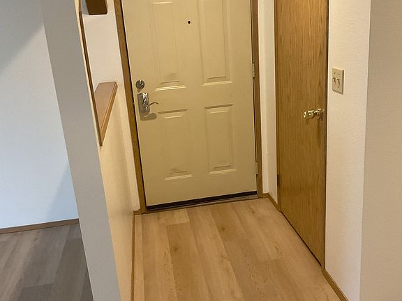 3rd image of 443 Healy Ave S
