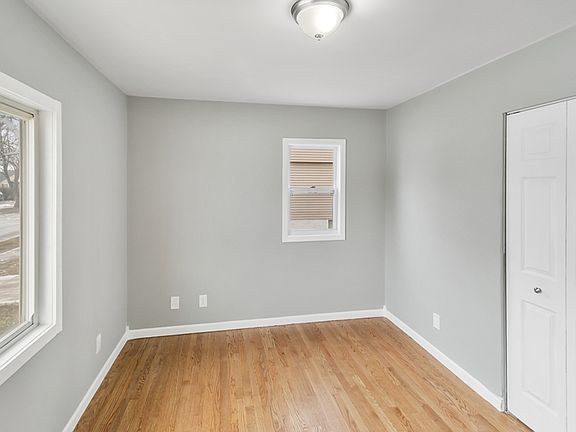 5th image of 4420 Balmoral Dr