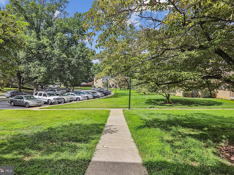10631 Montrose Ave #M-202 — Photo 3