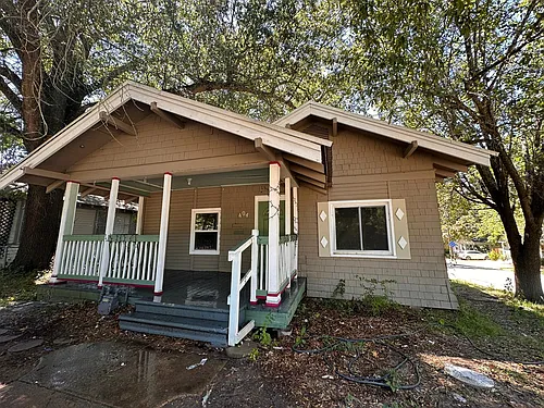 404 19th St SE Photo 1