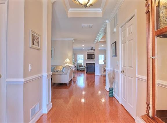 3rd image of 48 Edinburgh Dr