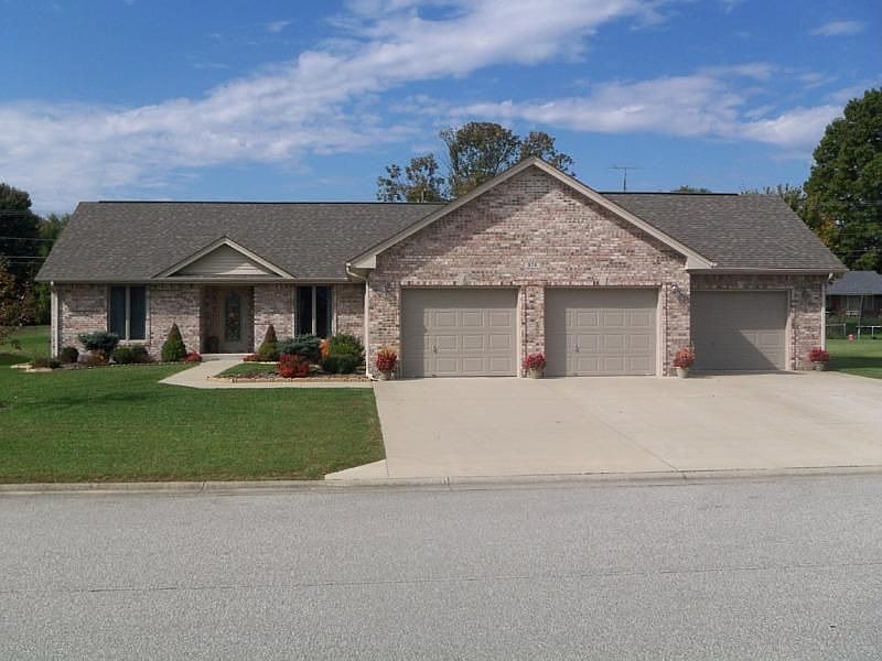 1st image of 974 Stephanie Dr