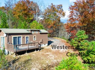 517 Iris Ln, Whittier, NC 28789