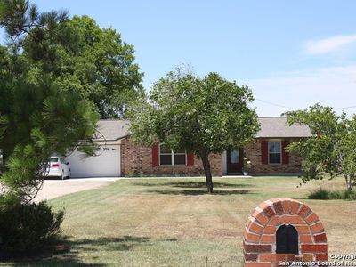 665 Deer Trail Dr, Jourdanton, TX, 78026
