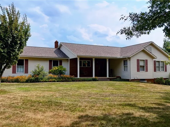 3464 Ridge Rd NW, Strasburg, OH 44680