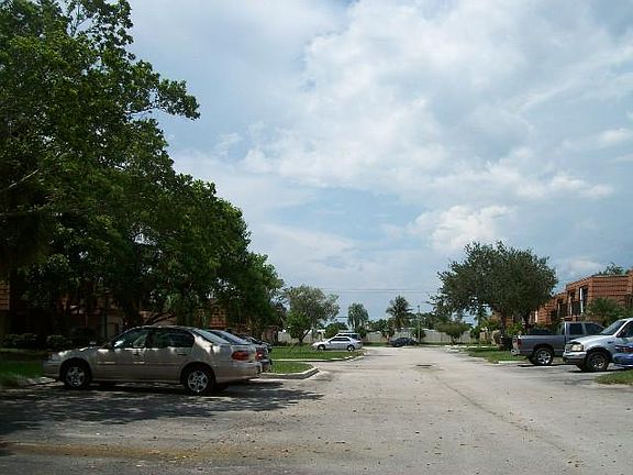 5th image of 1420 W Harmony Lake Cir