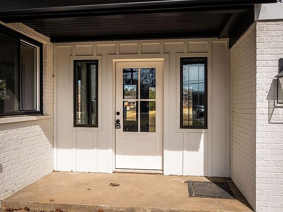 4th image of 2836 Banning Rd