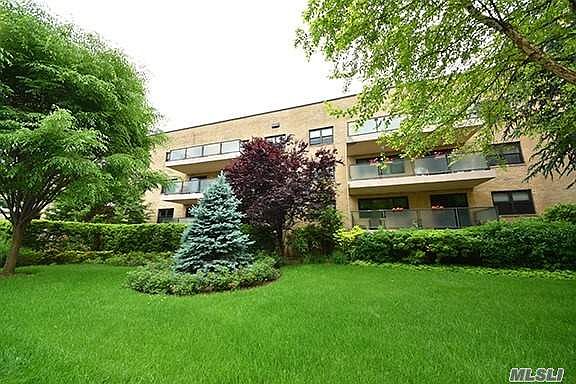 2nd image of 22 Park Pl APT 3A