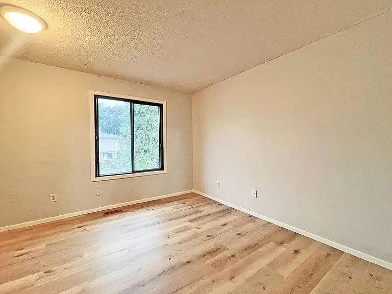 1133 Trailwood S — Photo 10