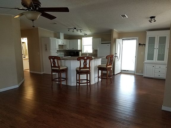 3rd image of 4646 Goldfinch Ln