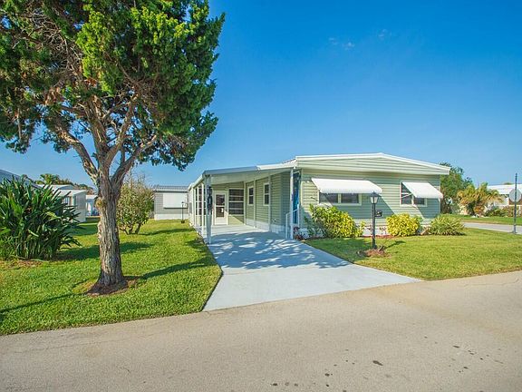 5th image of 309 NE Pinelake Village Boulevard
