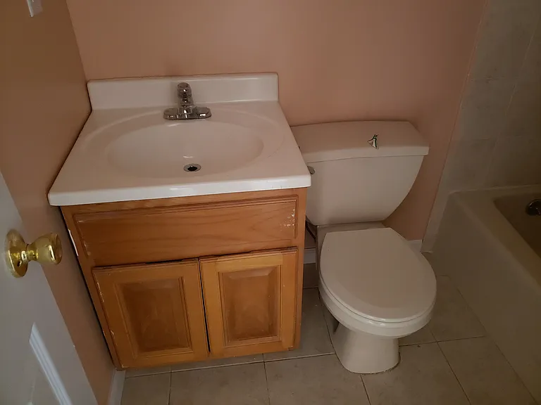 Saxon Ave — Photo 5
