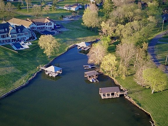 4th image of 216 Cherokee Rd