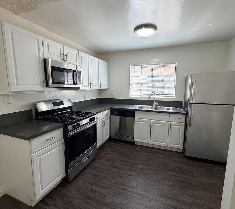1st image of 1010-1012 E Acacia Ave #206