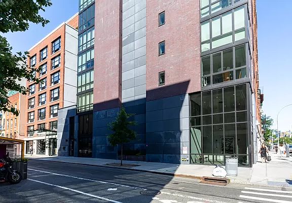 2nd image of 179 Suffolk St #Cf