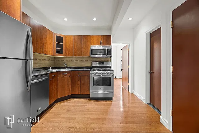 323 7th Street — Photo 2