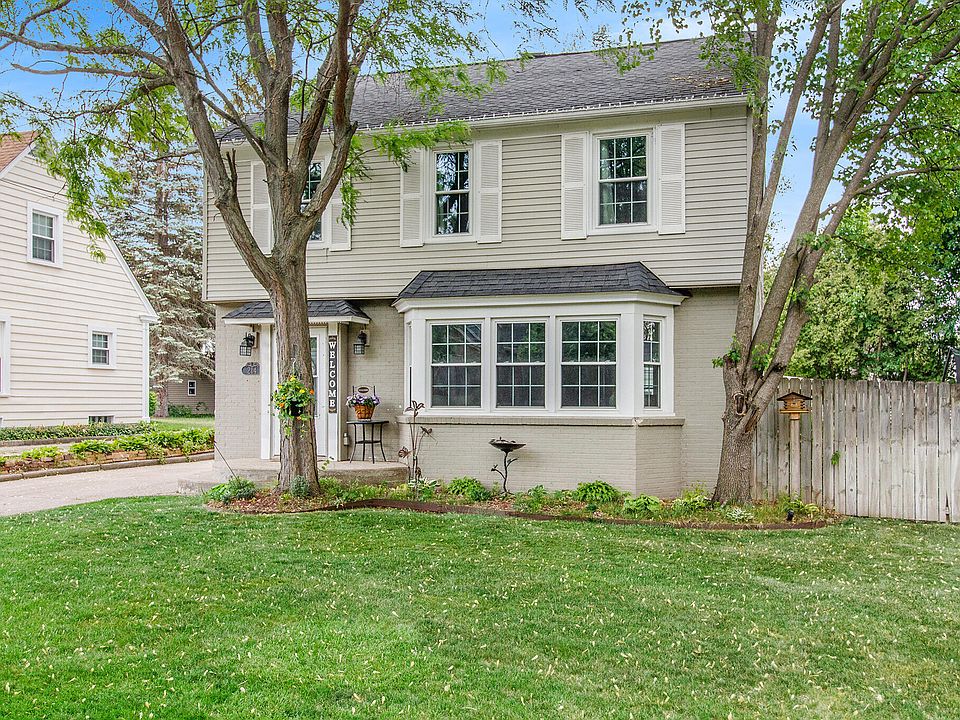 1st image of 214 Montrose Ave