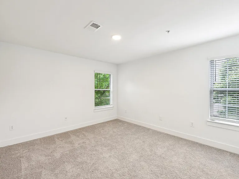 Wesley St. Claire Apartments at Lawrenceville — Photo 12