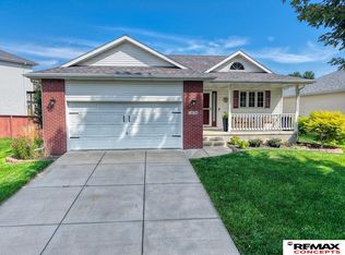1636 Blackhawk Dr, Lincoln, NE 68521