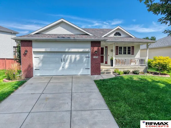 1636 Blackhawk Dr, Lincoln, NE 68521