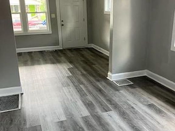 2nd image of 615 N Oxford St