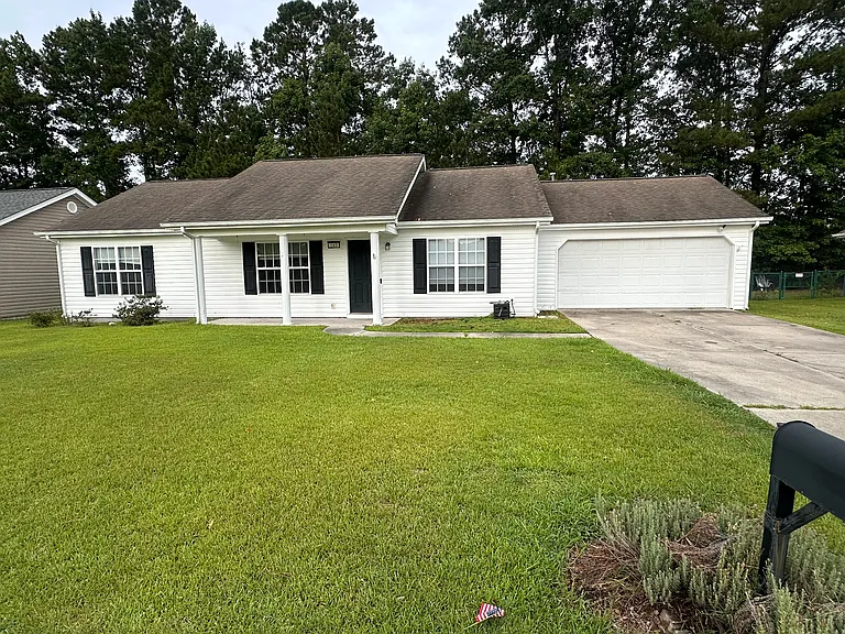 143 Corinth Dr — Photo 1