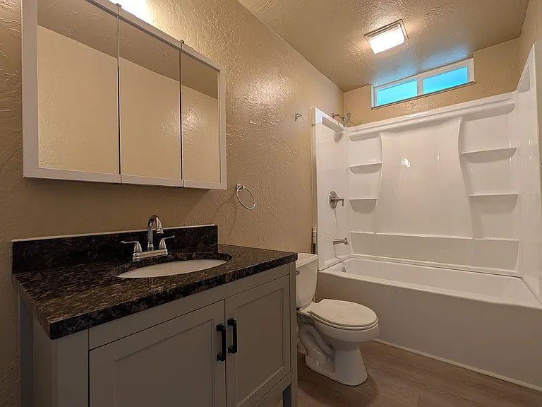 439 S 4th St — Photo 15