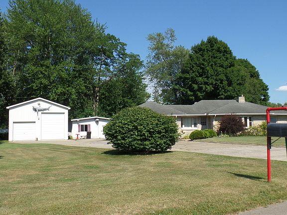 3rd image of 4921 Highland Ct