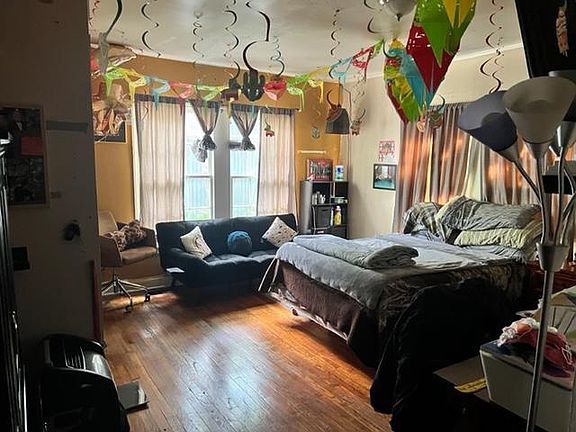 5th image of 215 Pat Garrison St