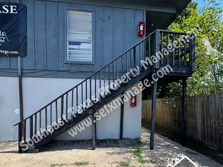 615 Adams St #D — Photo 1