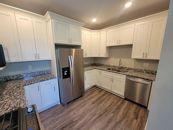 3rd image of 2829 27th Ave S #5