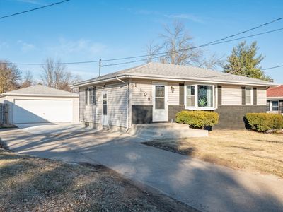 1108 E Watrous Ave, Des Moines, IA, 50315