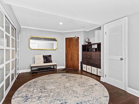 3rd image of 3900 Dundee Rd APT 304