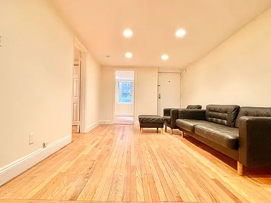 Rented by Century 21 Premier  | media 10