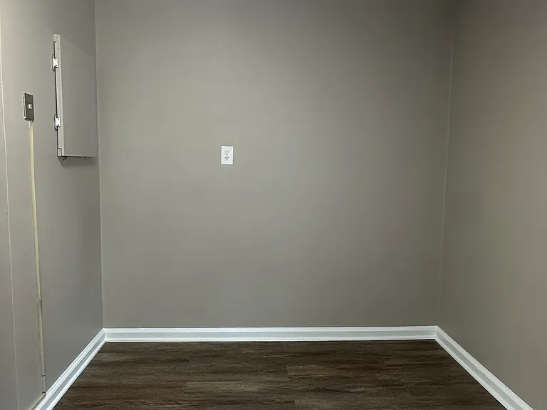 239 E Main St #4 — Photo 8