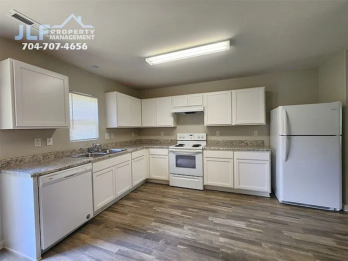 3 bed, 2.5 bath, 1593 sqft, $1,625 — Photo 4