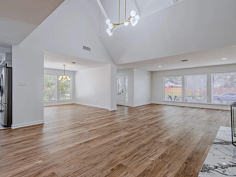 3406 Forest Village Dr — Photo 8
