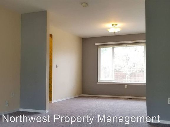 5th image of 2515 20th Ave NE