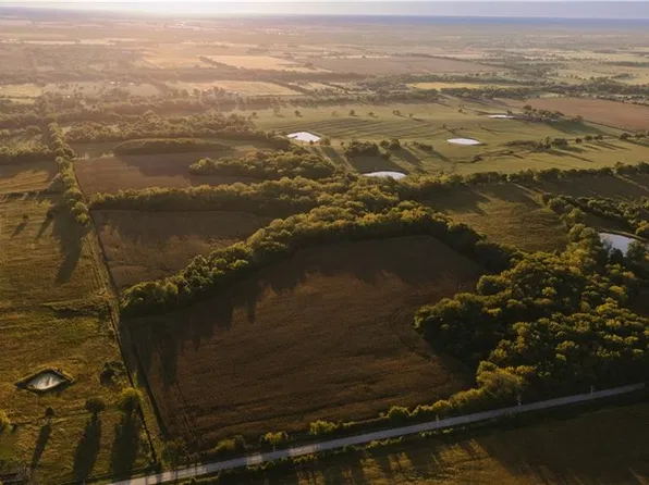 Metcalf Rd, Louisburg, KS 66053