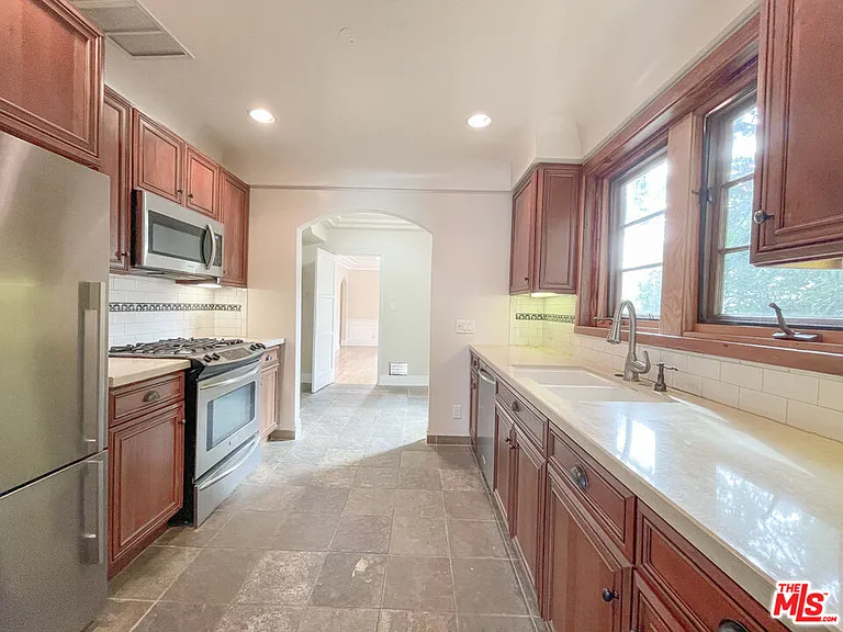 219 S Hamilton Dr #2 — Photo 9